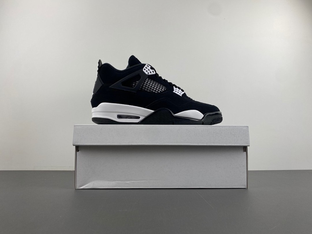 White Thunder AJ4 photo 11